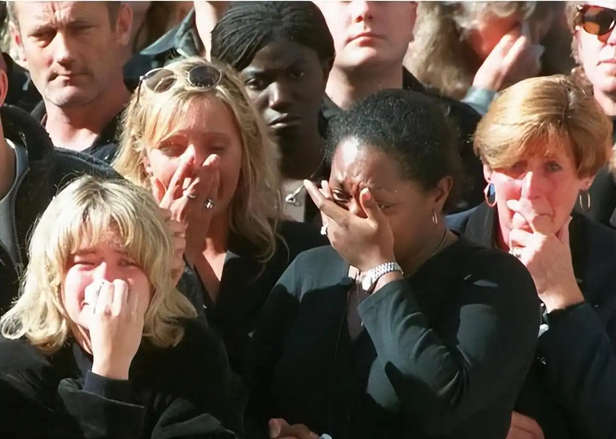 经典国外美女戴安娜_戴安娜王妃人品善良_戴安娜王妃葬礼规模盛大