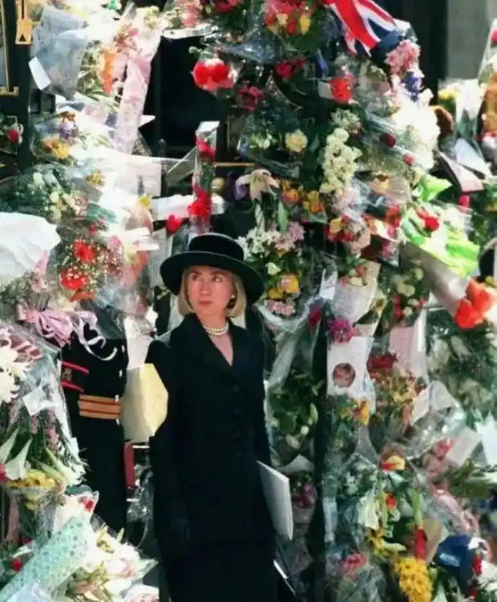 经典国外美女戴安娜_戴安娜王妃人品善良_戴安娜王妃葬礼规模盛大