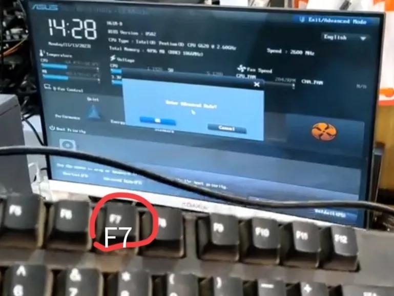 华硕主机找不到开机键_华硕ASUS电脑开机0x0000007B蓝屏解决方法_BIOS设置SATA模式IDE或AHCI模式修复蓝屏