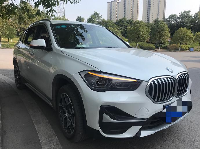 宝马车到4S店贴膜出现划痕 宝马4S店：有事好商量