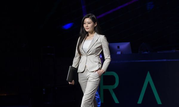 雷蛇灵刃潜行版售价_雷蛇笔记本是什么系统_Razer Blade Stealth超极本