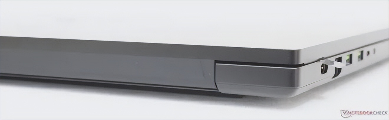 雷蛇笔记本是什么系统_Smaller than many 17-inch gaming laptops_Razer Blade 18 review