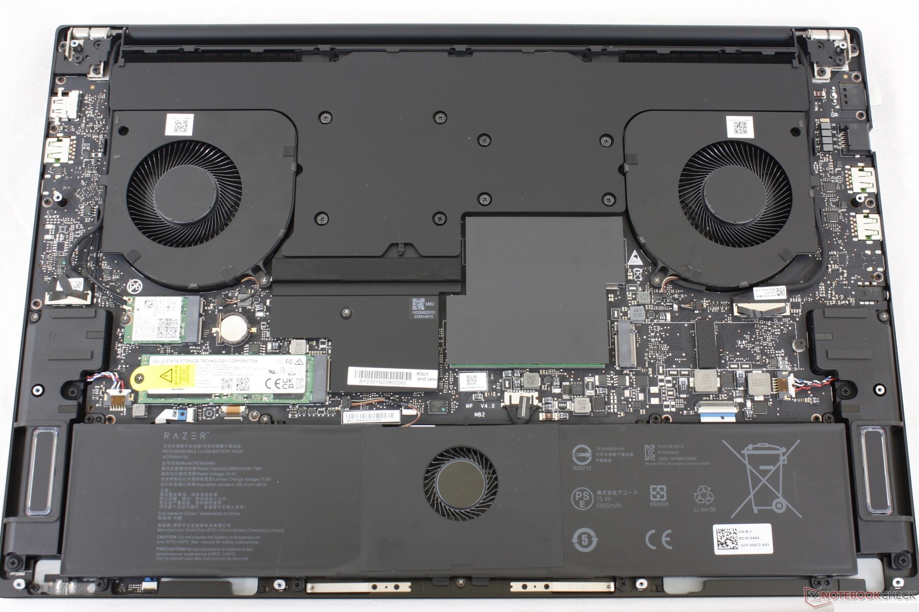 Smaller than many 17-inch gaming laptops_Razer Blade 18 review_雷蛇笔记本是什么系统