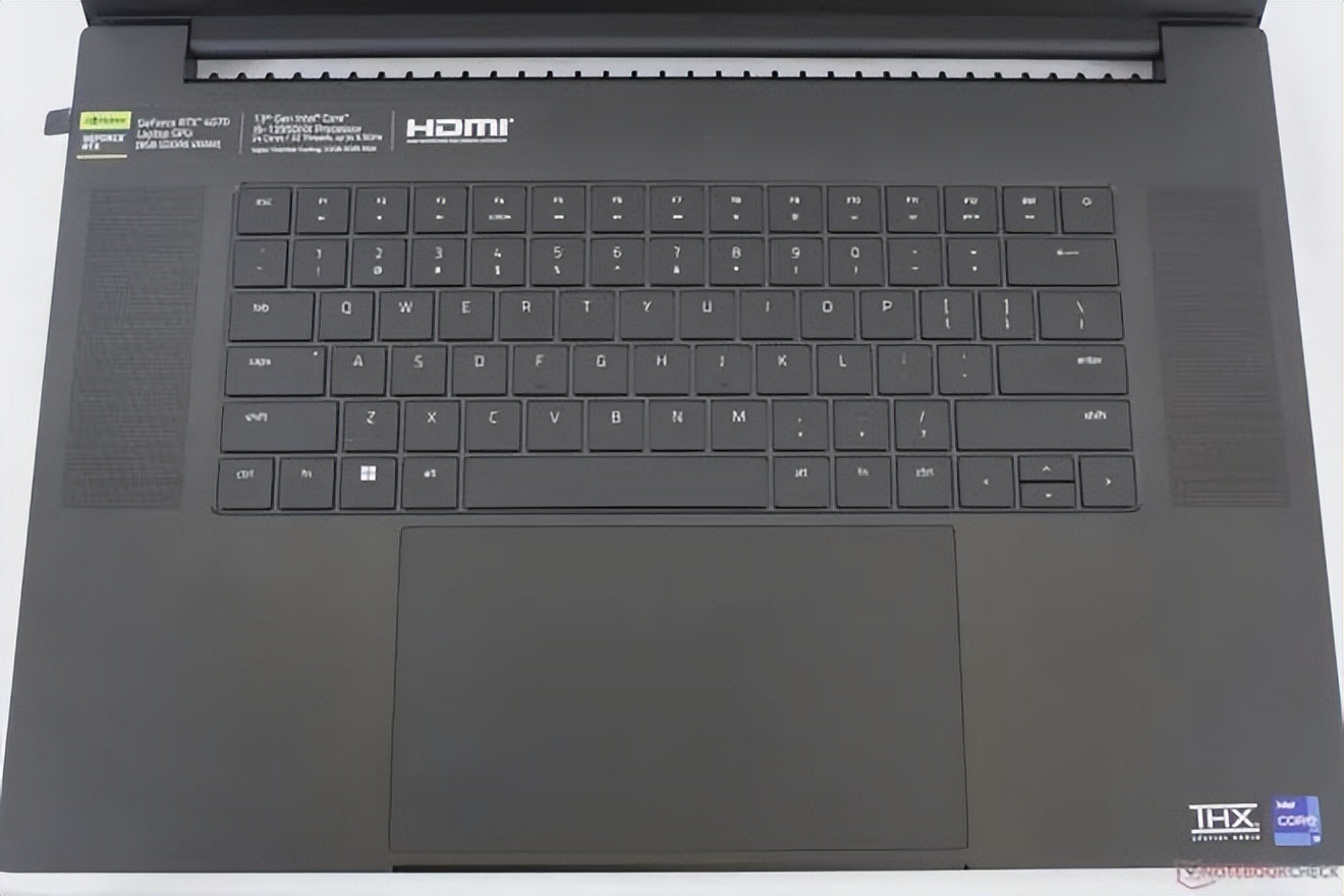 Razer Blade 18 review_雷蛇笔记本是什么系统_Smaller than many 17-inch gaming laptops