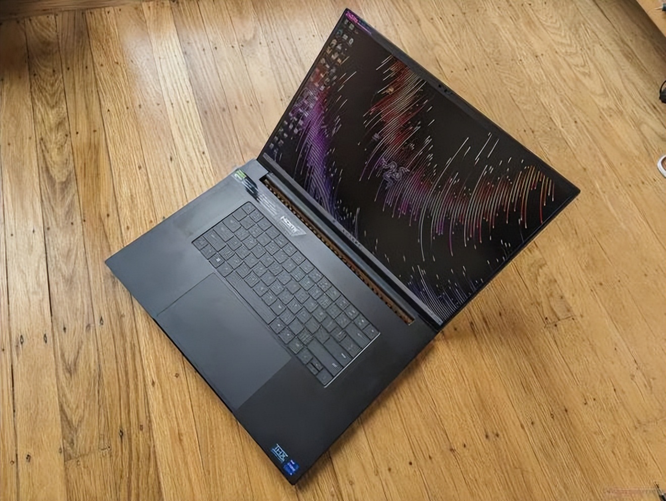 雷蛇笔记本是什么系统_Smaller than many 17-inch gaming laptops_Razer Blade 18 review