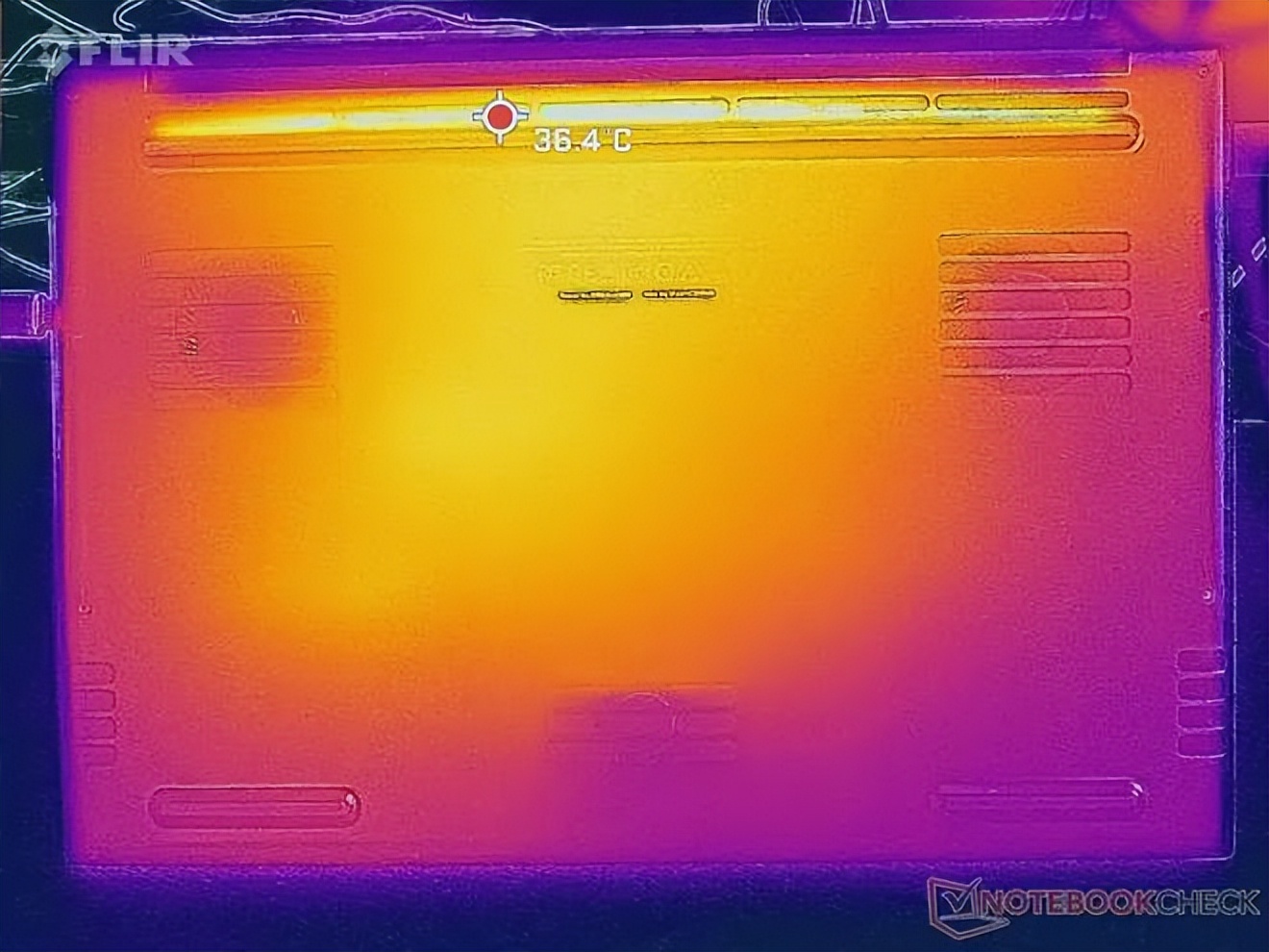 雷蛇笔记本是什么系统_Razer Blade 18 review_Smaller than many 17-inch gaming laptops