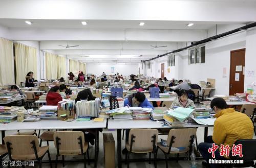 大学论文背后的“生意经”：代写代发催生利益链