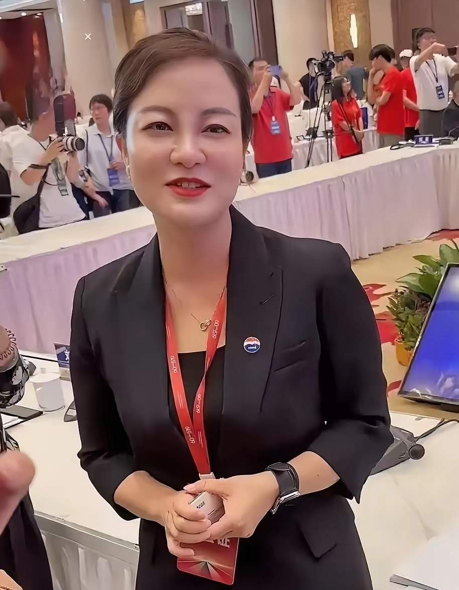 茅台美女董秘蒋焰落马，三任董事长出事她都升，近50岁仍然韵犹存