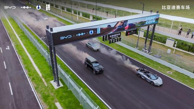 比亚迪全地形赛车场开业，“赛道平权”到底是怎样一种体验？