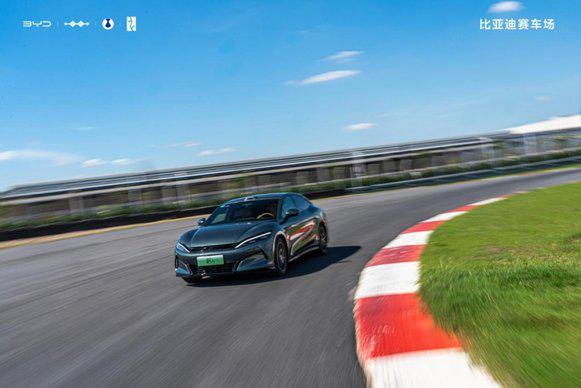 全地形场景赛车场体验_比亚迪郑州全地形赛车场_模拟赛车赛道