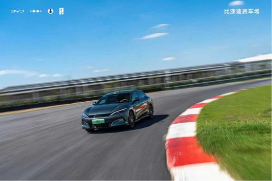 模拟赛车赛道_极致驾控体验_比亚迪郑州全地形赛车场