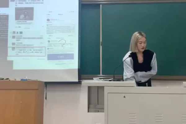 英语校园报道作文格式模板是什么