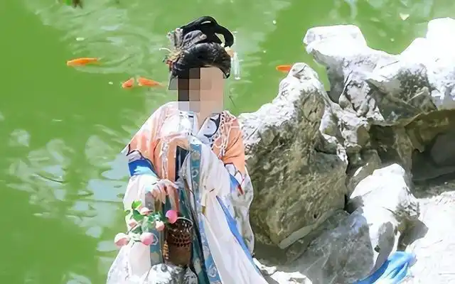19岁美少女校园遇害，拒绝搭讪遭刺身，残忍血案令人心碎