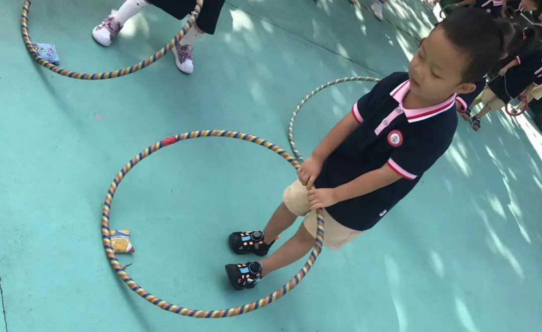 沙包游戏规则图片设计_小班沙包游戏活动设计_雅正幼小班级户外游戏沙包玩法