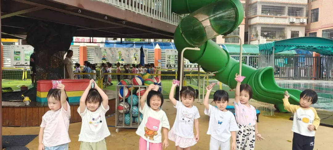 小班沙包游戏活动设计_雅正幼小班级户外游戏沙包玩法_沙包游戏规则图片设计