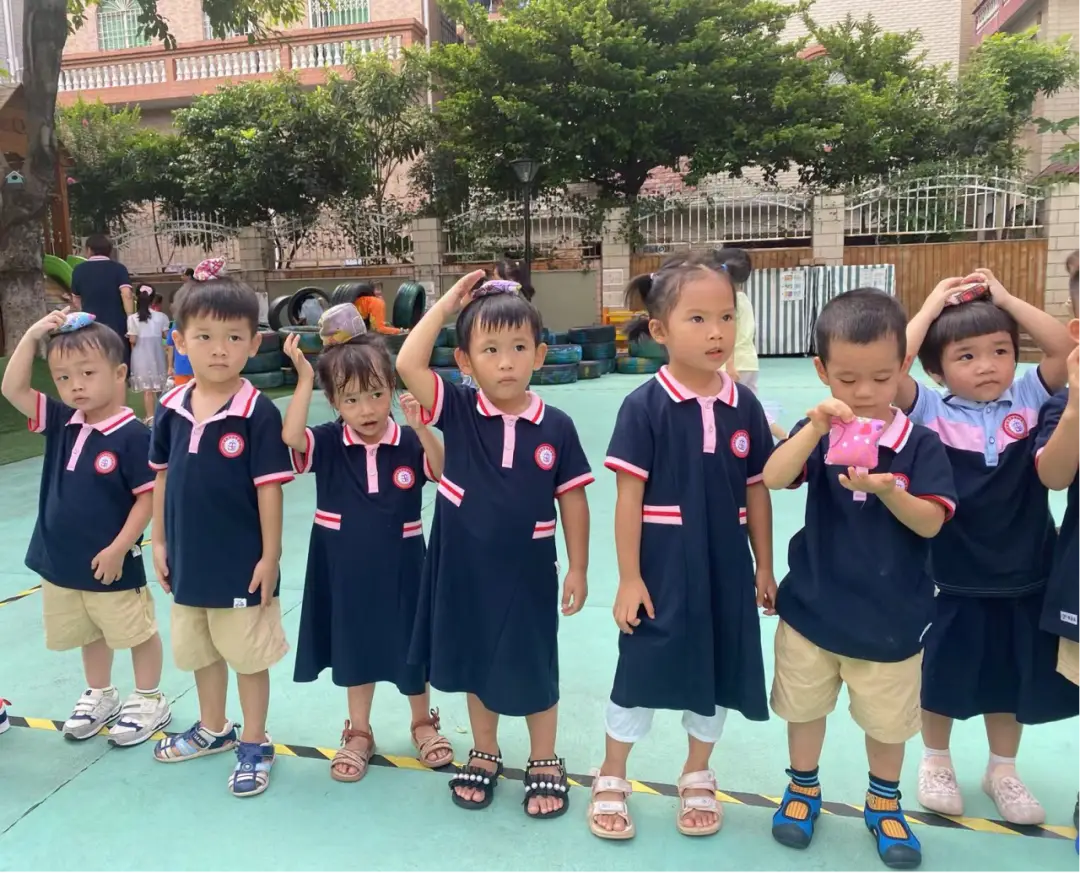 雅正幼小班级户外游戏沙包玩法_沙包游戏规则图片设计_小班沙包游戏活动设计