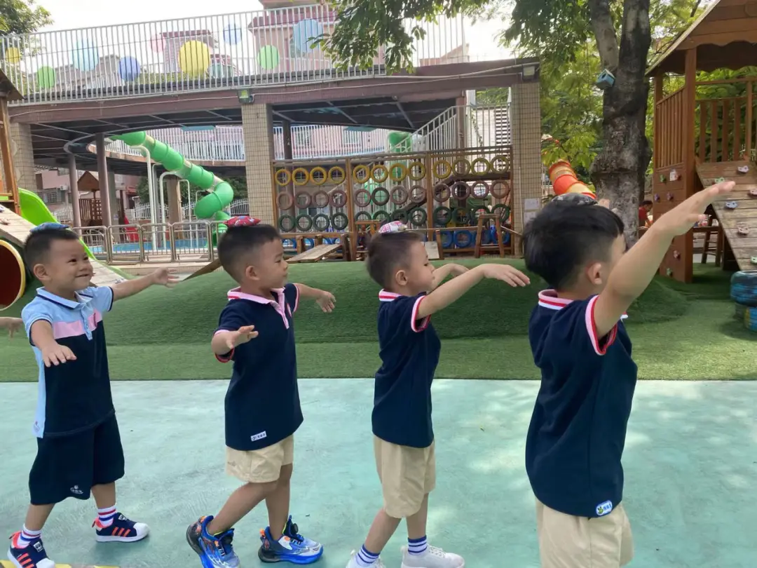 小班沙包游戏活动设计_雅正幼小班级户外游戏沙包玩法_沙包游戏规则图片设计