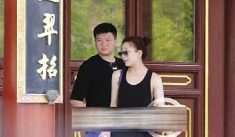 43岁殷桃新欢？入狱前夫，前任黑道老大，经历了好几个男人，真是厉害