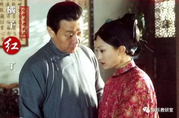 出生军人家庭，出道就演男一号，一夫两妻多年，儿子帅气长这样
