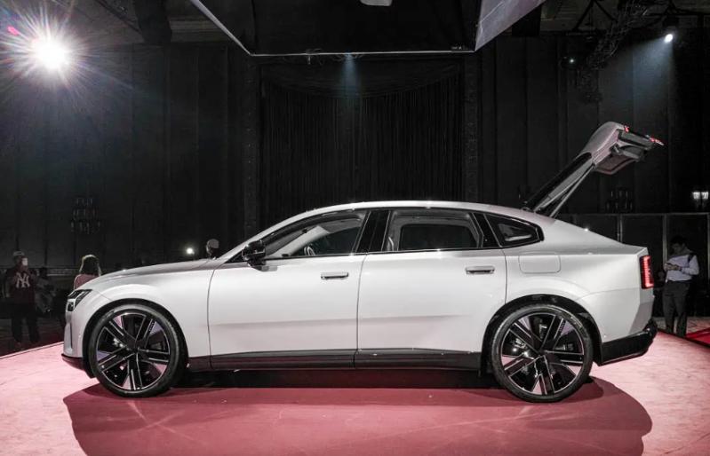 沃尔沃EX90 对阵 宝马i5_全新沃尔沃EX90 650km续航_exvs