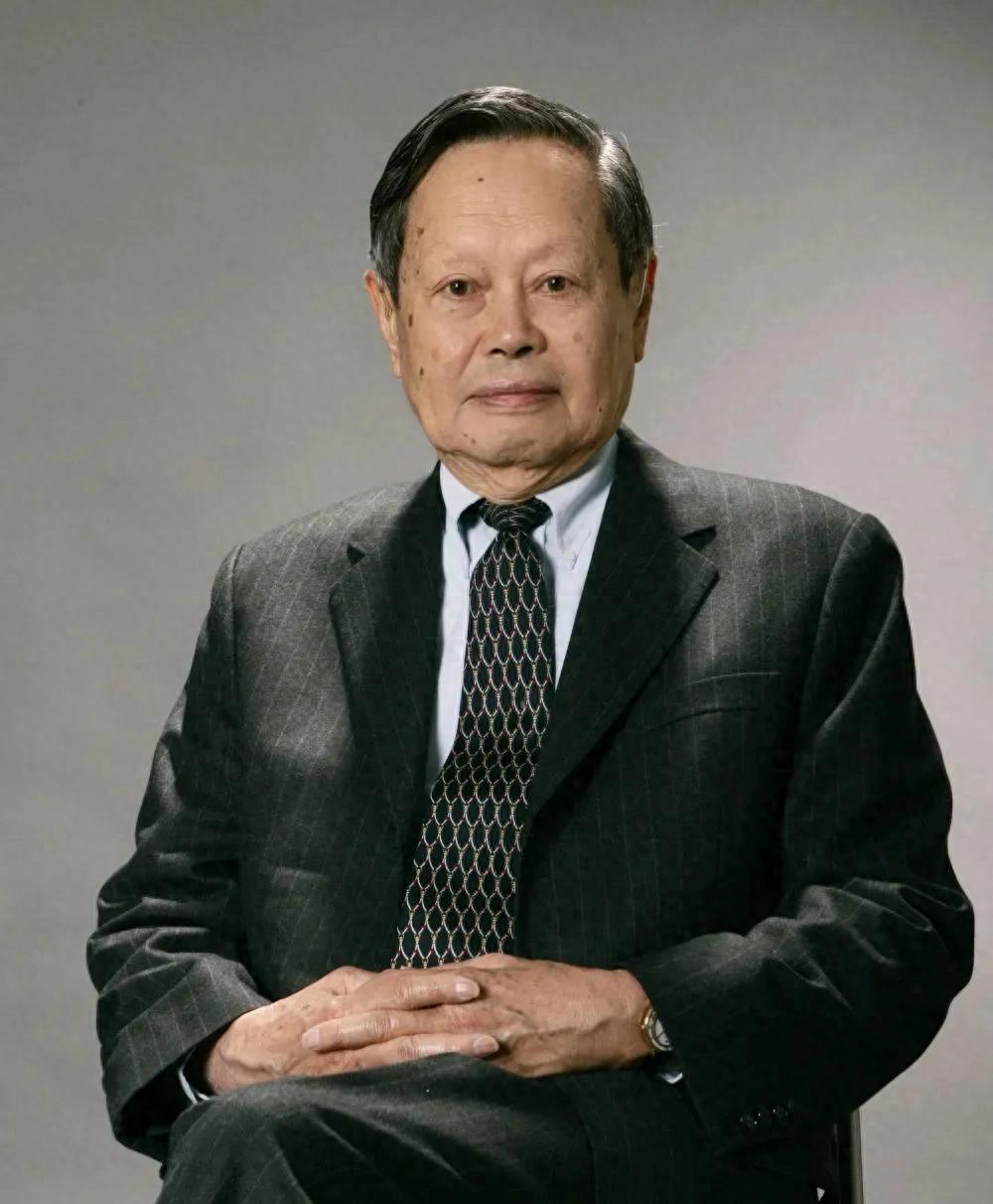 清华北大等知名高校发文悼念杨振宁，回顾先生对学校建设的帮助