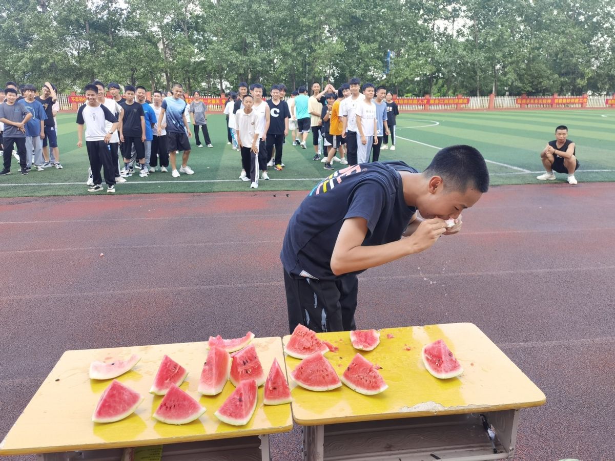 吃西瓜比赛的游戏还能叫什么_趣味吃西瓜比赛规则_吃西瓜比赛游戏规则