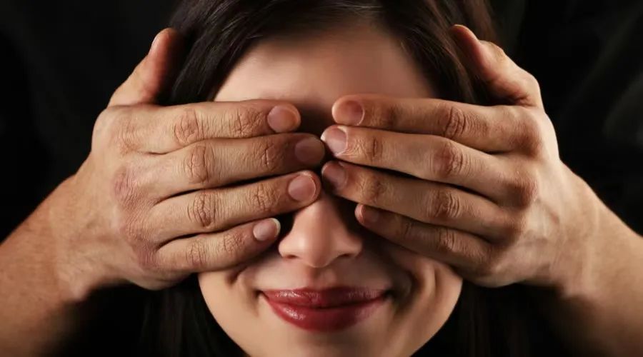 吃西瓜比赛游戏规则_丽紫欢乐水世界吃瓜挑战赛_夏日沙滩滚瓜大战游戏规则