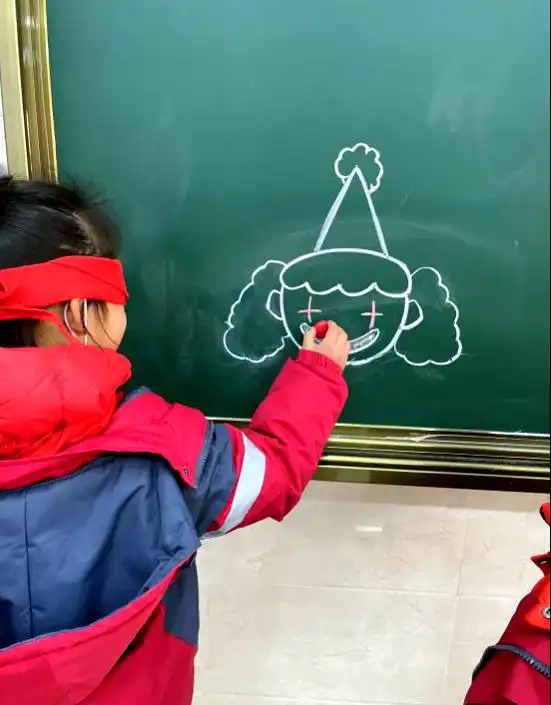 贴鼻子游戏规则_贴鼻子游戏材料准备_贴五官游戏规则