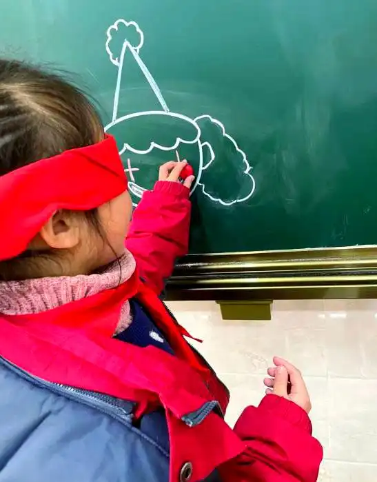 贴鼻子游戏规则_贴五官游戏规则_贴鼻子游戏材料准备