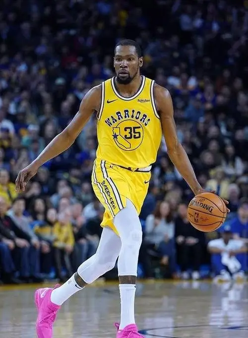 更新换代，本赛季NBA圣诞大战宣传片出炉，致敬13年经典版本