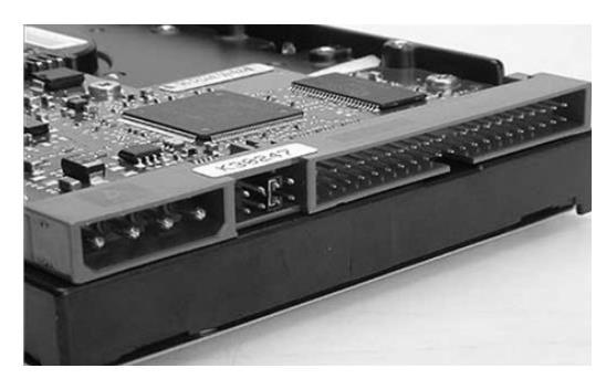 服务器能插多少块硬盘_插硬盘的设备_硬盘插座使用方法