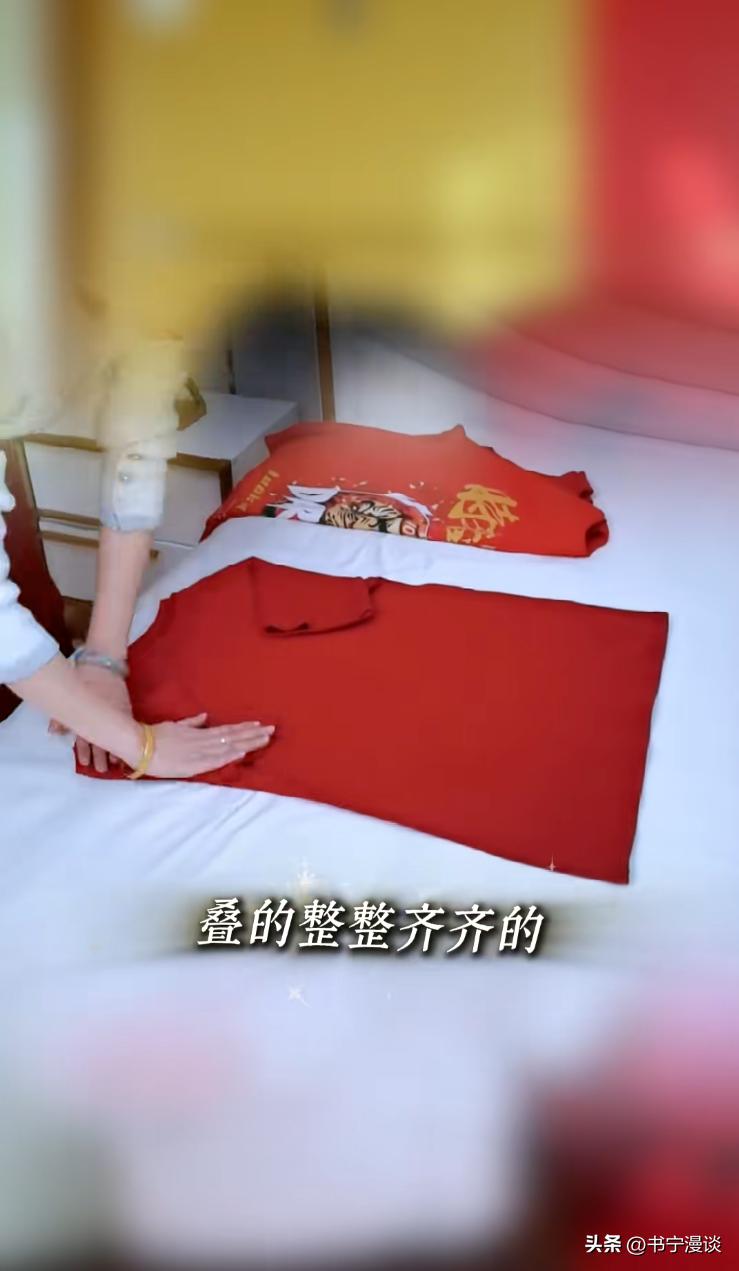 王艳儿子帅到认不出！19岁球球和妈妈一起布置豪宅 高又帅比例绝佳
