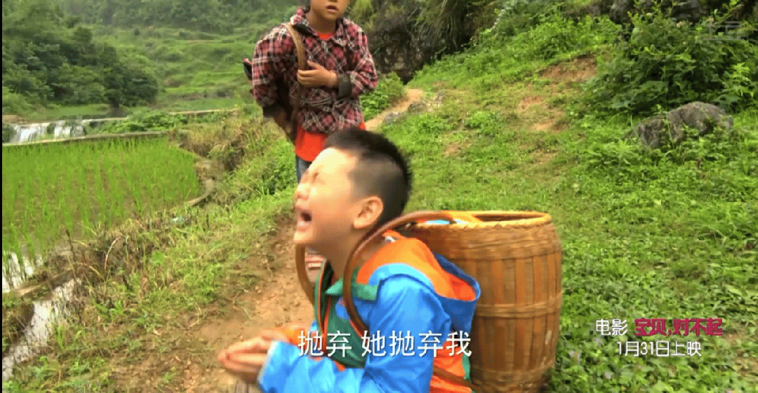 还记得王艳儿子“球球”王泓钦吗？颜值逆袭了？