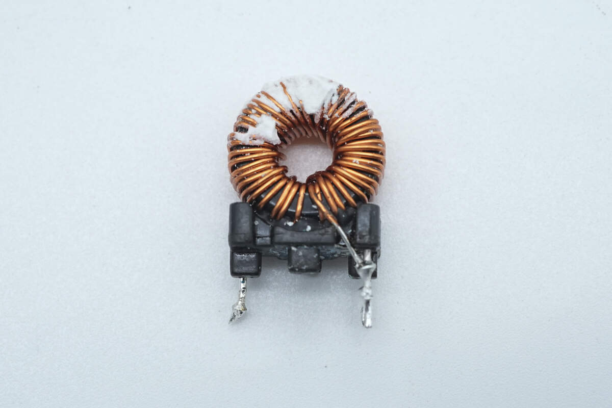 氮化镓电源适配器内部方案和用料_联想原装100W氮化镓电源适配器拆解_联想电脑电源线通用吗