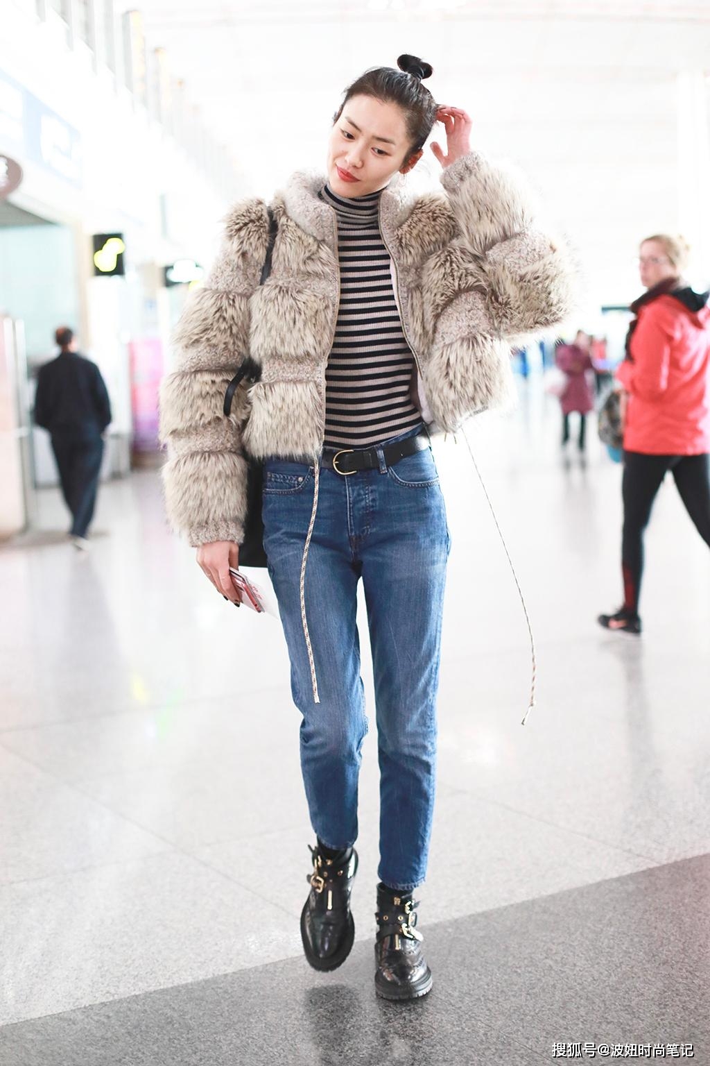 冬天穿衣难显身材？聪明的女人都在用这款单品，小蛮腰轻松穿出来