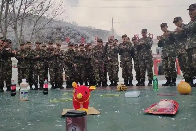 bomb game游戏规则_兵哥哥们军营游戏活动_春节期间武警官兵军营小游戏