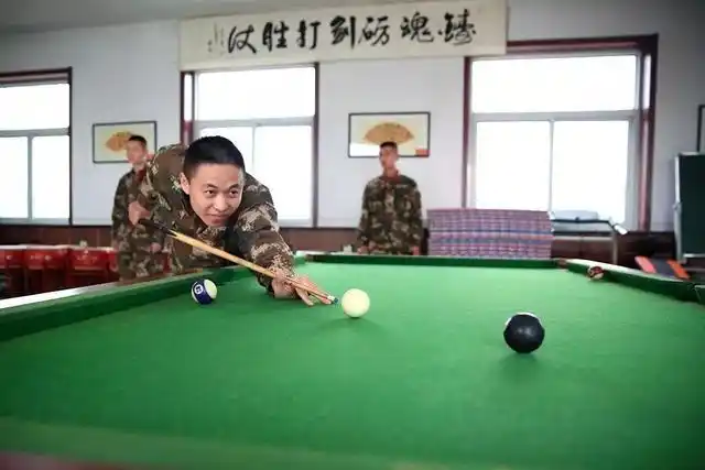 bomb game游戏规则_春节期间武警官兵军营小游戏_兵哥哥们军营游戏活动