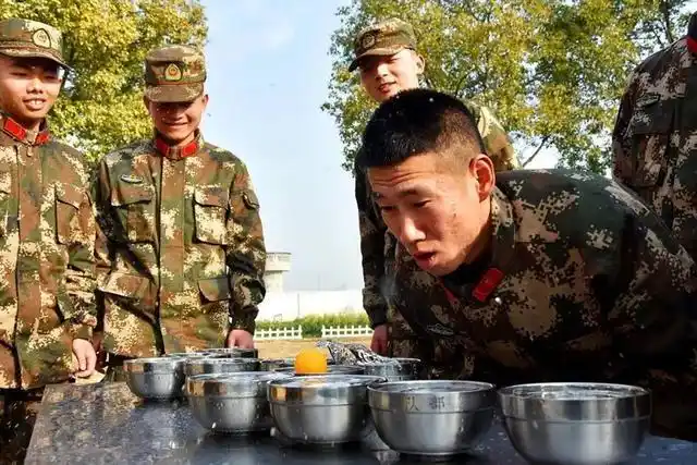 春节期间武警官兵军营小游戏_bomb game游戏规则_兵哥哥们军营游戏活动