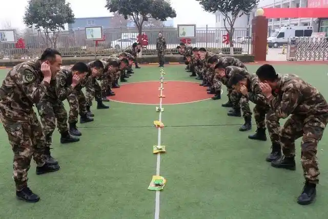 bomb game游戏规则_春节期间武警官兵军营小游戏_兵哥哥们军营游戏活动