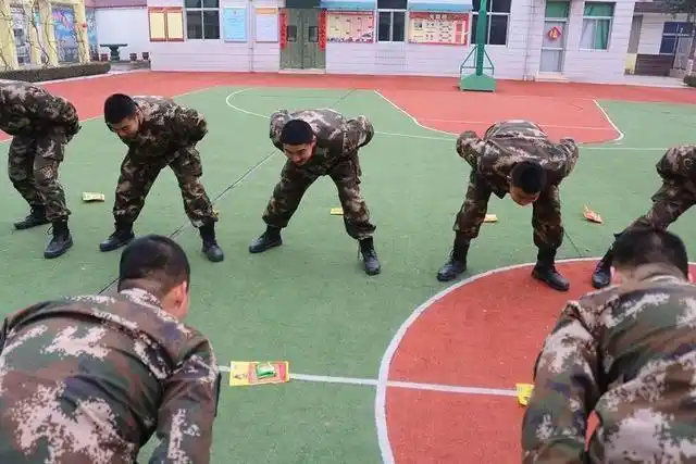 bomb game游戏规则_春节期间武警官兵军营小游戏_兵哥哥们军营游戏活动