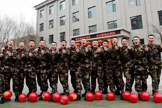 兵哥哥们军营游戏活动_春节期间武警官兵军营小游戏_bomb game游戏规则