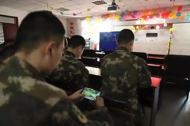 春节期间武警官兵军营小游戏_兵哥哥们军营游戏活动_bomb game游戏规则
