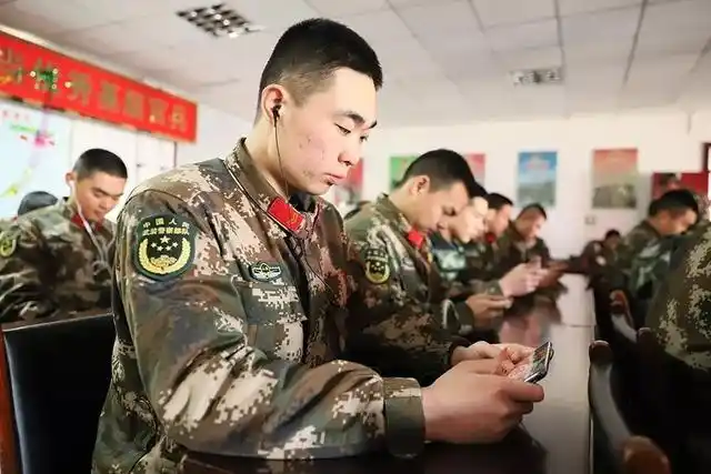 春节期间武警官兵军营小游戏_兵哥哥们军营游戏活动_bomb game游戏规则