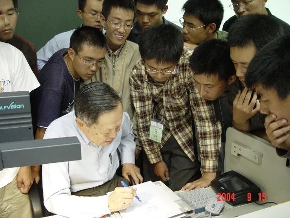 杨振宁先生生平
