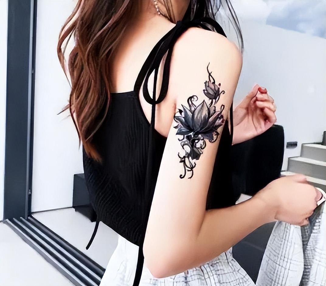 浙江纹身师遇到客人“香港脚”，被熏吐