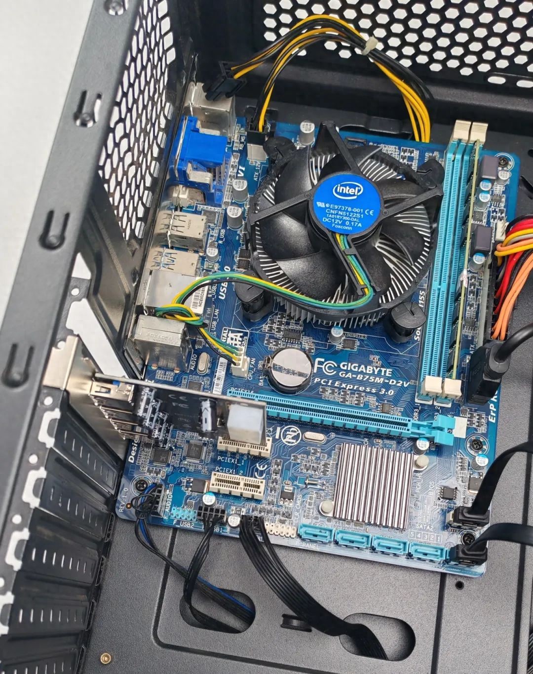 老主板接口不够用？优越者PCIe转接卡让旧电脑秒变全能战士！