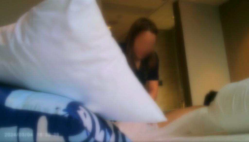 附近有美女上门服务的联系号码吗_上门按摩广告 小区电梯 按摩技师健康证