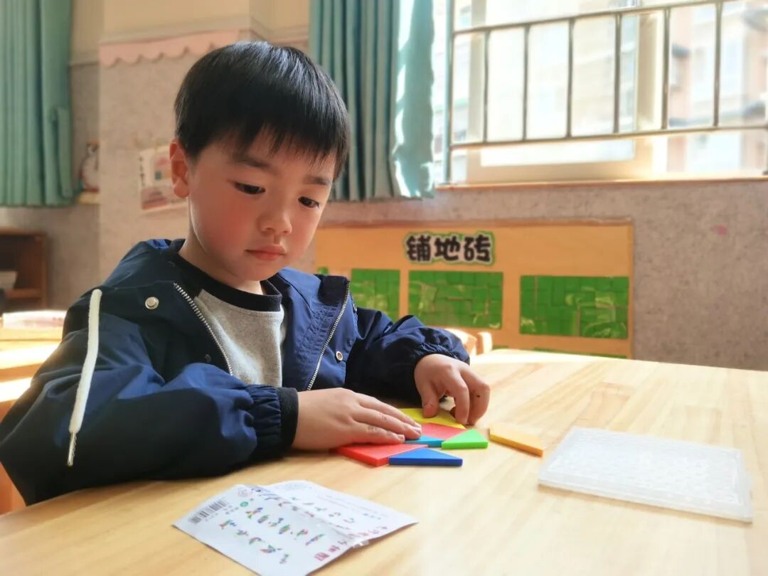 智力拼图游戏_七巧板幼儿园活动_七巧板拼图游戏