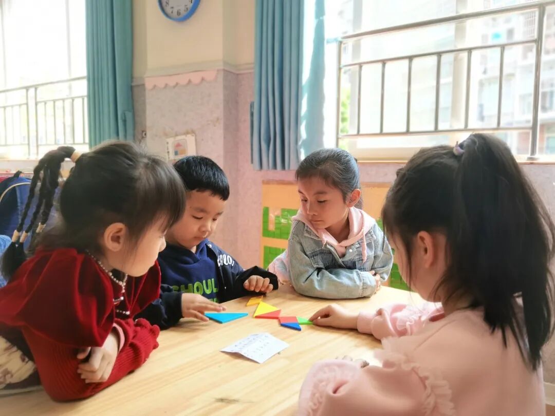 智力拼图游戏_七巧板幼儿园活动_七巧板拼图游戏