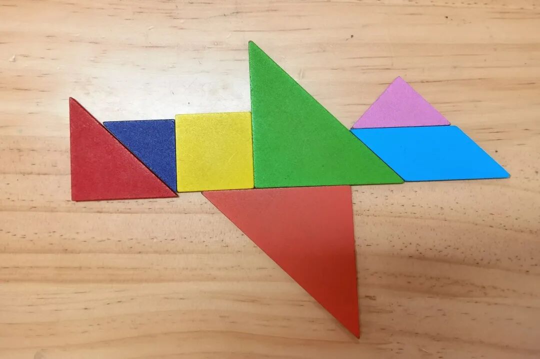 七巧板拼图游戏_七巧板幼儿园活动_智力拼图游戏